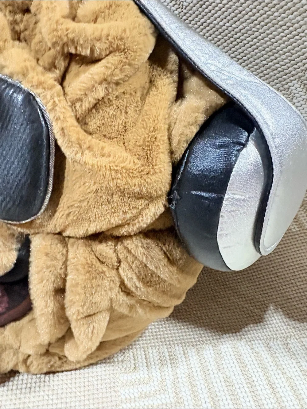 “Bulldog Beats” costume; plush dog full face mask (Halloween, Cosplay)